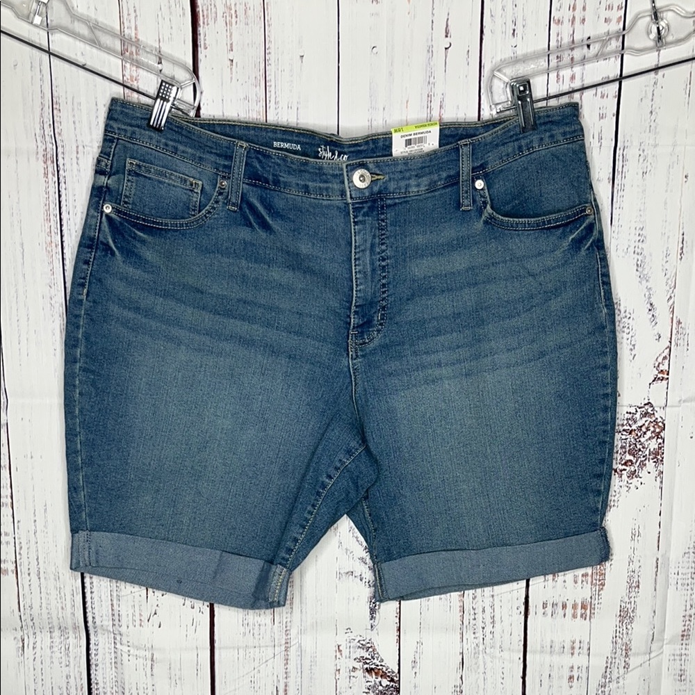 Style & Co Plus NWT Size 18W Blue Denim Mid Rise Bermuda Jean Shorts